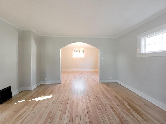 4th image of 2802 Clark STREET