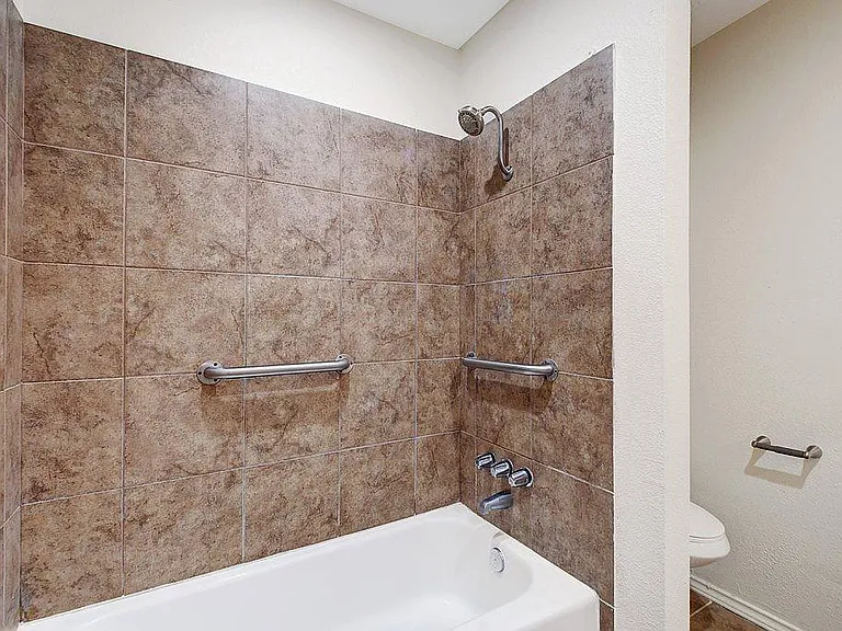 6108 Cherrylawn Cir — Photo 17