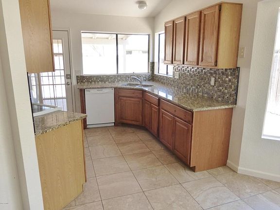 4th image of 2570 W Whisbrook Ln