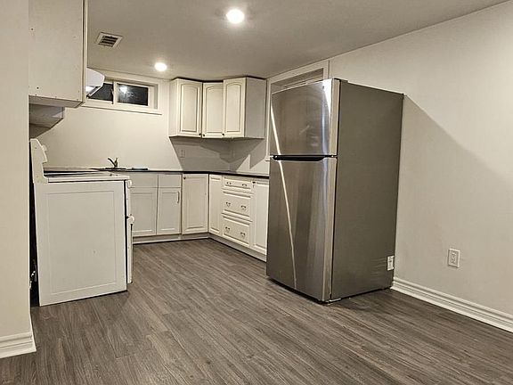 3rd image of 1171 Checkers Rd #B