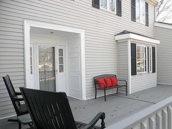 4th image of 300 Shady Ln