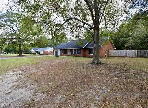 3 bed, 2.0 bath, 2579 sqft, $2,200 — Photo 4