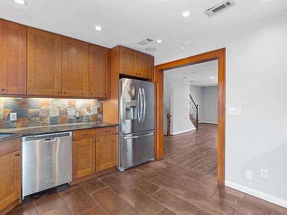 5th image of 86 Palisade Ave #2