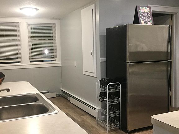 5th image of 1048 Pine Ave NW