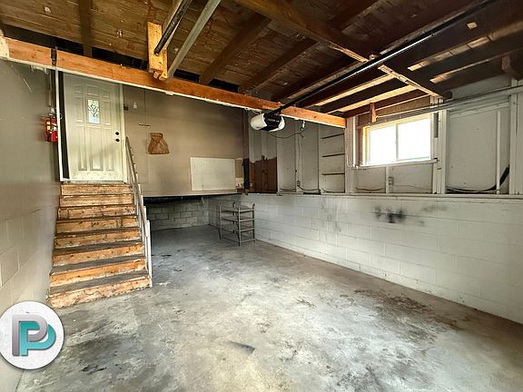 3rd image of 119 E North St #119