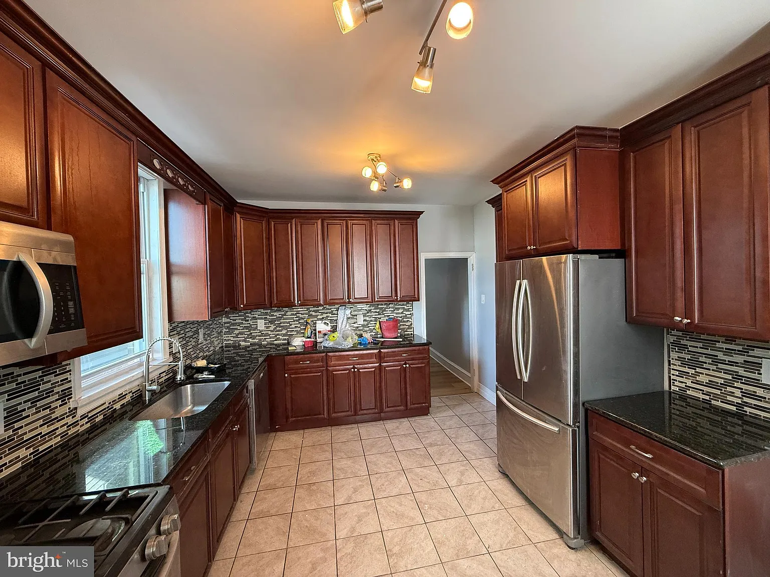 2 bed, 800 sqft, $1,350 — Photo 1