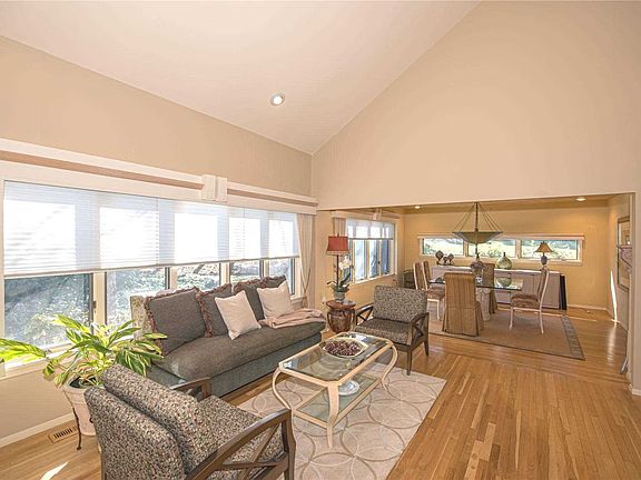 4th image of 33 Jefferson Landing Cir