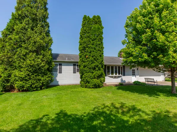 1102 Marshlyn Dr, Niles, MI 49120