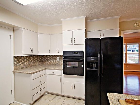2nd image of 5062 Woodmere St