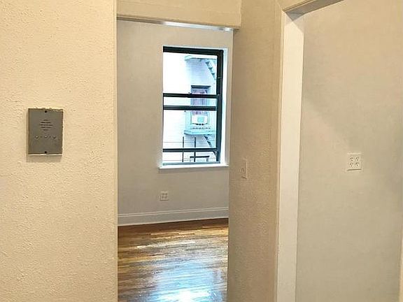 3rd image of 4725 48th St APT 4B
