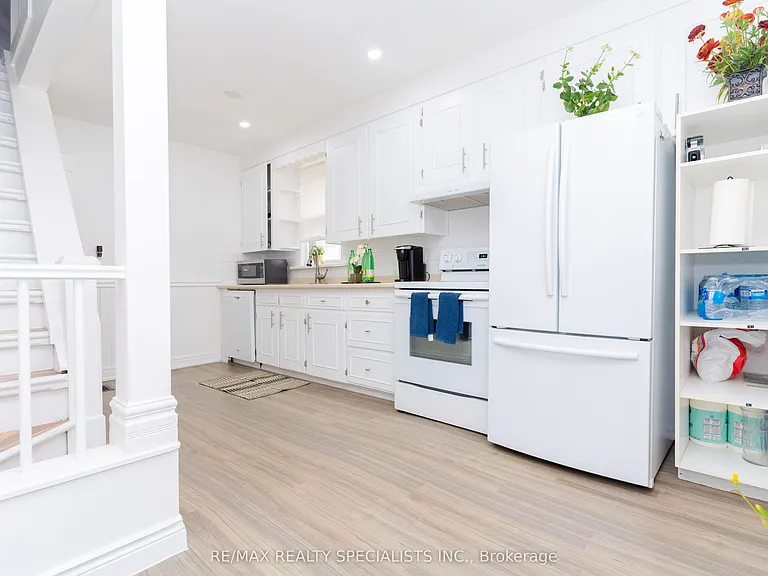 4397 Homewood Ave — Photo 11