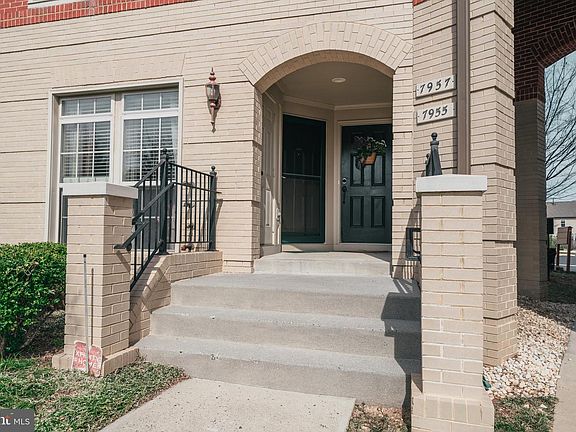 2nd image of 7957 Crescent Park Dr