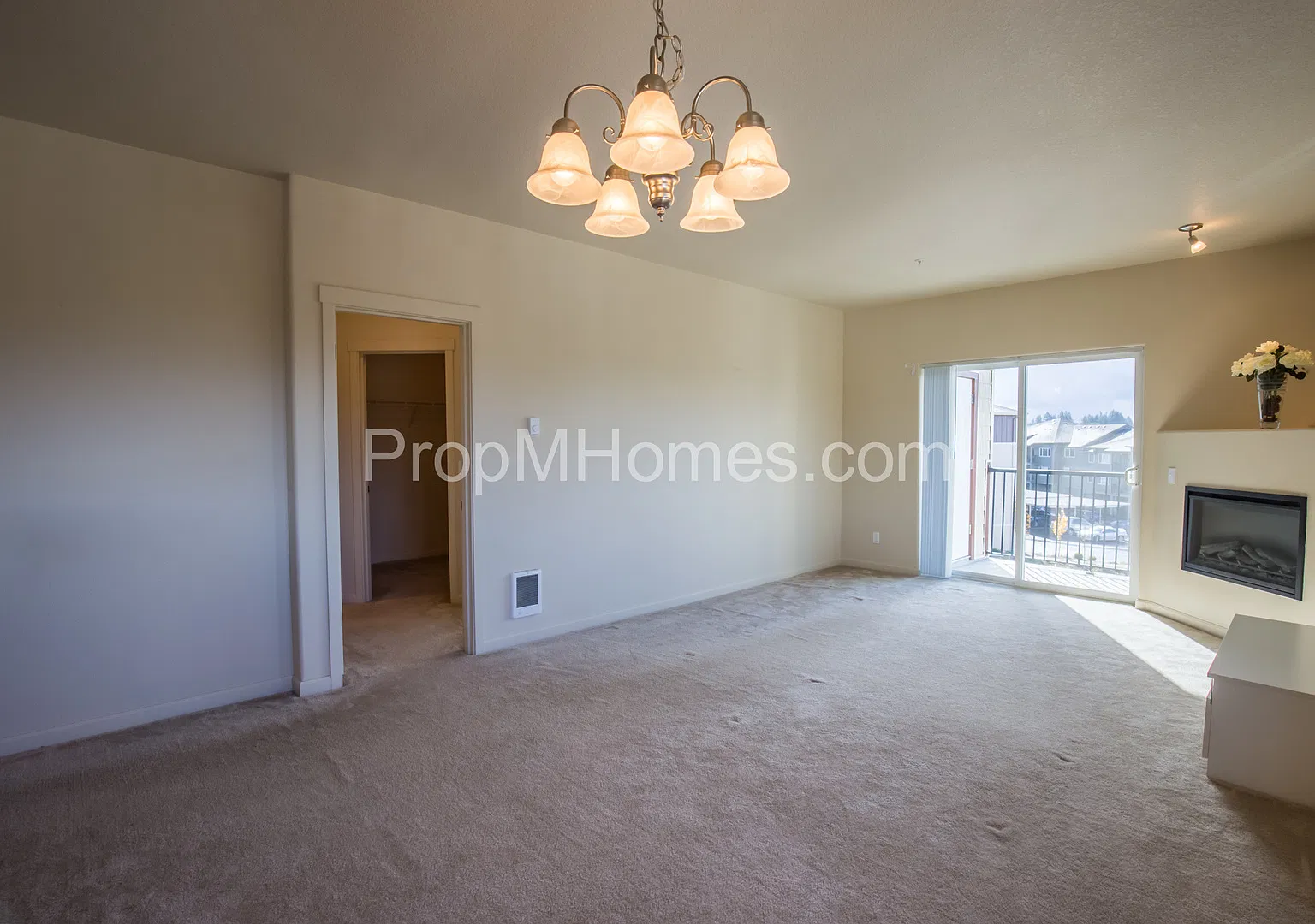 Great Views! Beautiful Two Bedroom, Two Bath Condo - Top Floor, End Unit! — Photo 4