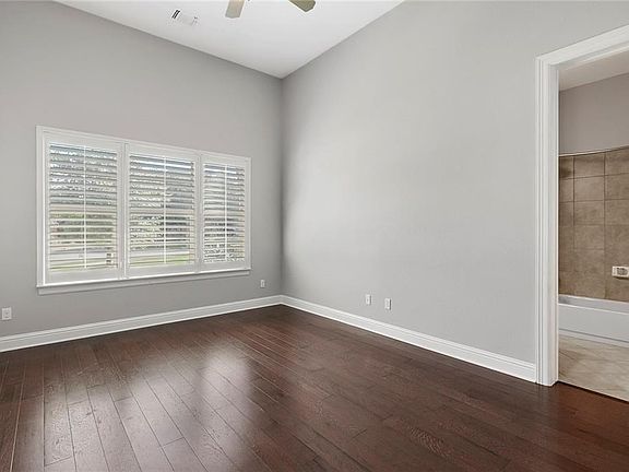 5th image of 305 Creekside Cv