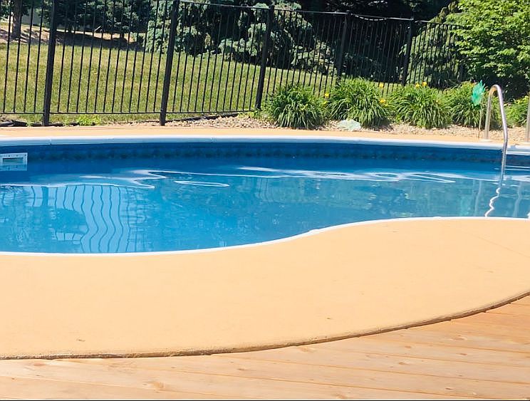 30,000 gallons, 9 foot depth