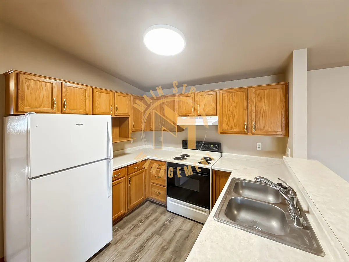 Building Photo - 620 Trumpeter Trl