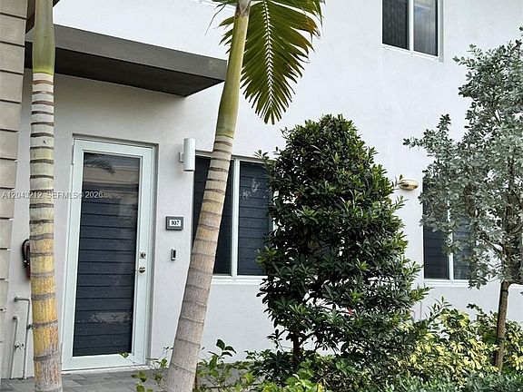 3rd image of 10270 NW 66th St #105