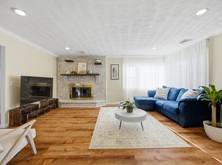 8 Clearbrook Dr, Rochester, NY 14609