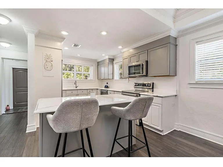 521 Ardmore Rd — Photo 3