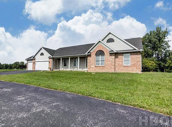 3rd image of 202 Marilyn Ln
