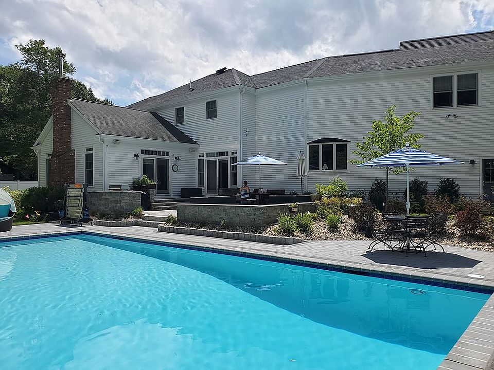 2nd image of 15 Cedar Hill Dr