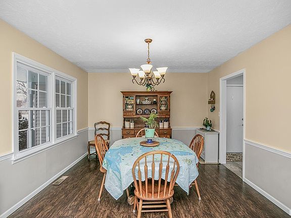 5th image of 3218 E Lake Dr N