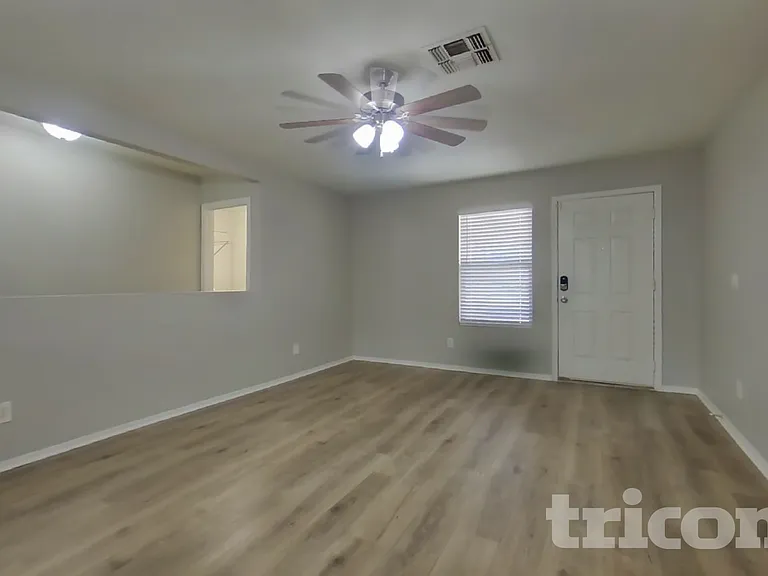 11514 W Wethersfield Rd — Photo 3