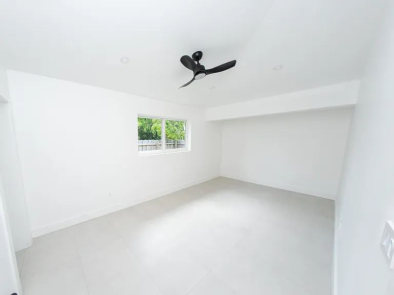 2160 SW 16th Ct — Photo 18