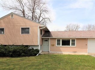 1915 W 4th St, Perry, IA 50220