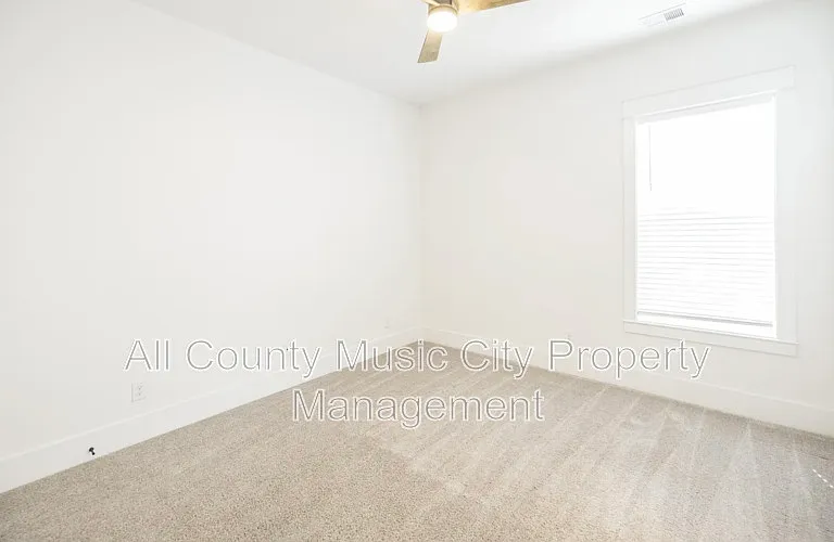 507 Summit St — Photo 8