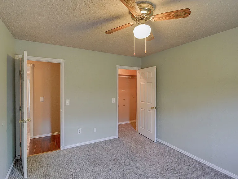 9800 Craford Ct — Photo 38