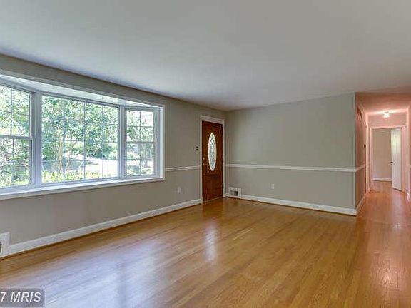 3rd image of 4025 Oxford St