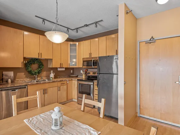 2600 University Ave SE APT 412, Minneapolis, MN 55414