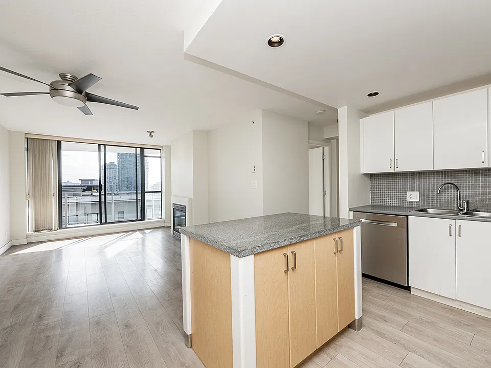 155 W 1st St #909