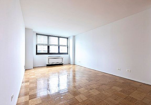 2nd image of 200 E 72nd St APT 25A
