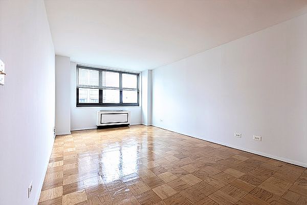 1st image of 200 E 72nd St APT 28H