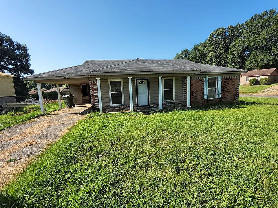 1267 Deer Trail Ln