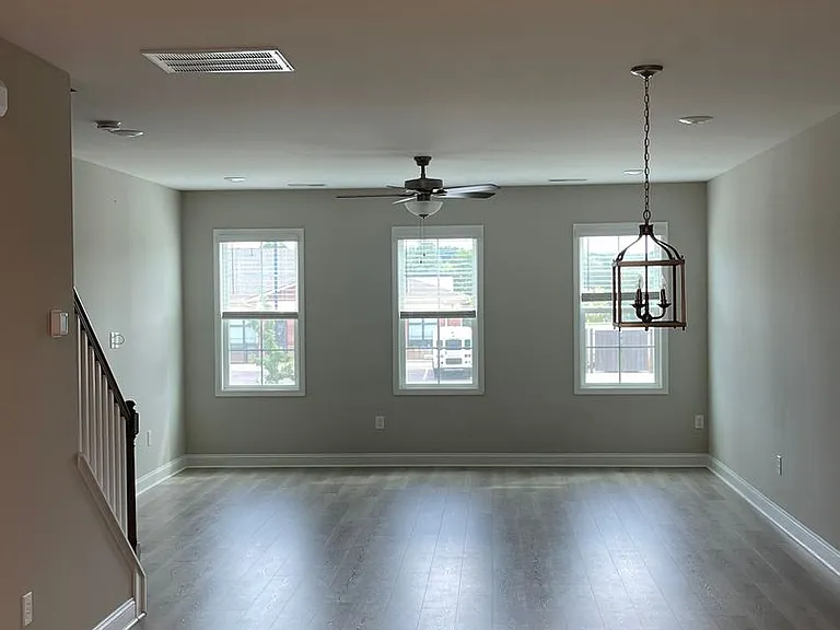 1010 Gateway Commons Cir — Photo 10