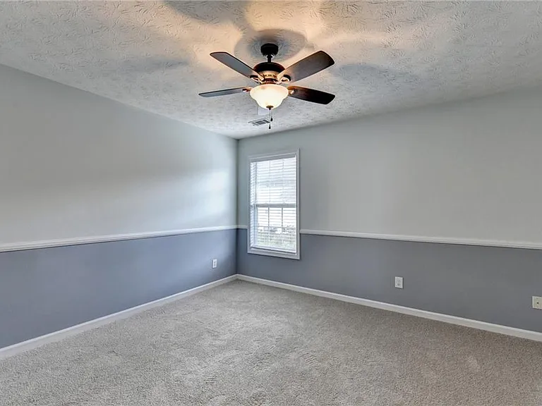 3067 Kentmere Dr — Photo 37