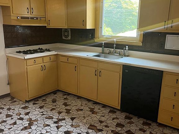 5th image of 131 E Plumstead Ave