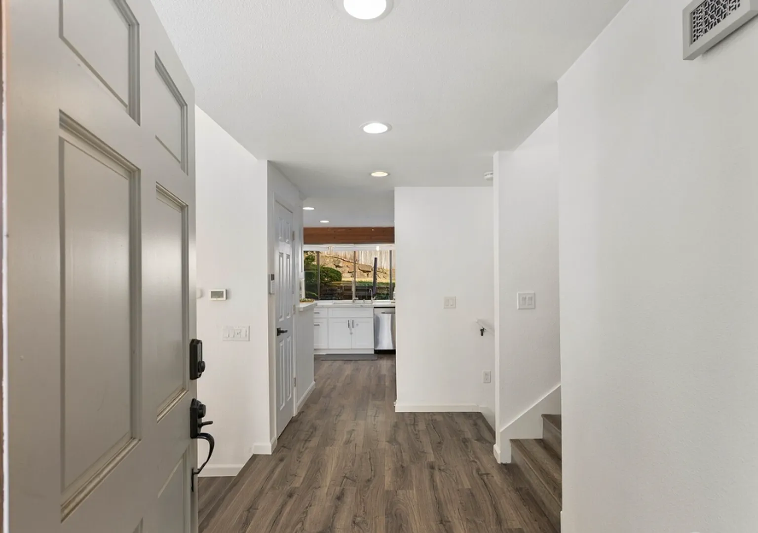 Stylish Greenbelt Home With Dadu, Ev Charger & Remodeled Kitchen — Photo 3