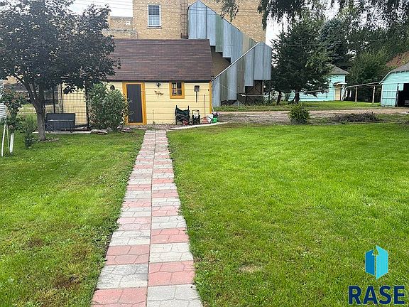 4th image of 504 W Ash St