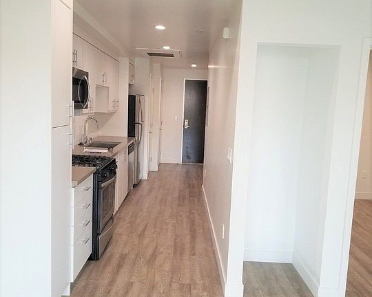 5th image of 744 S Hartford Ave #2033
