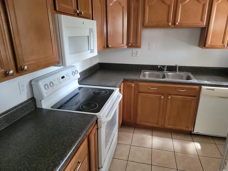 5405 Douglas St — Photo 5