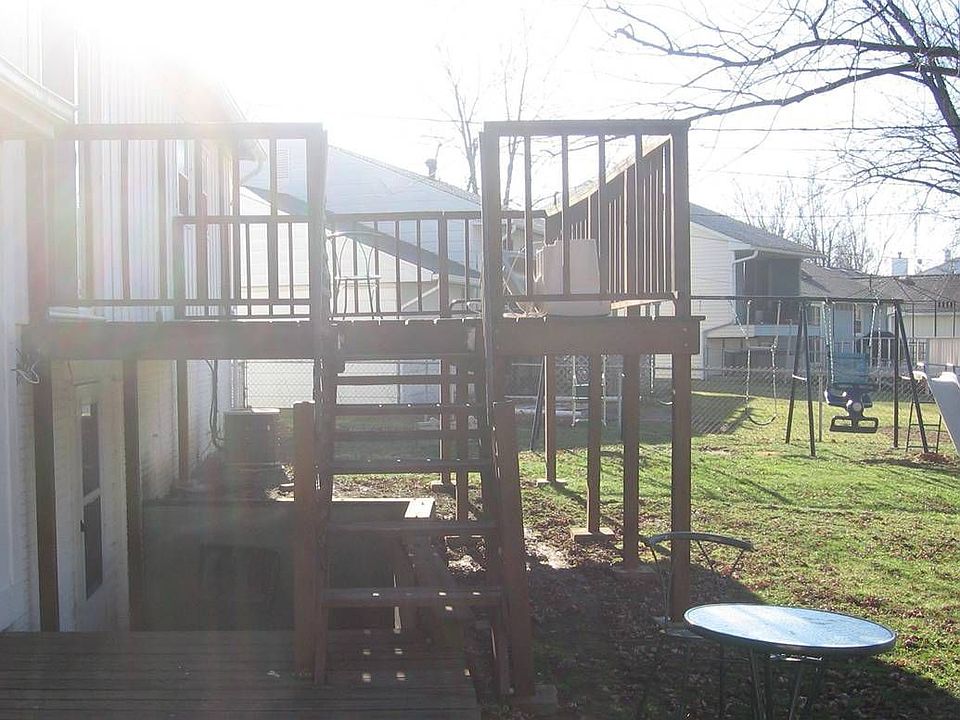 Large Fenced in backyard w/deck