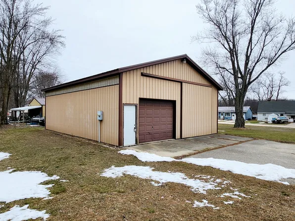 2543 Lucille Dr, Six Lakes, MI 48886