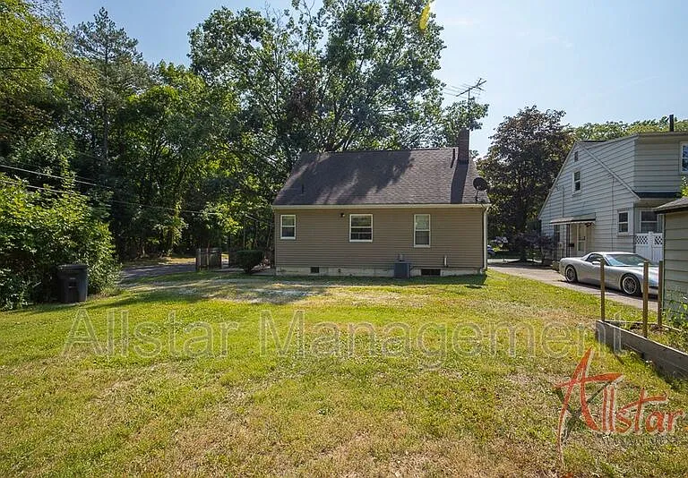 1617 Osage Ave — Photo 3