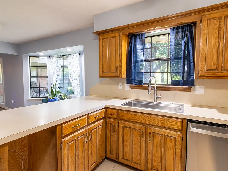 1535 Primrose Dr — Photo 15