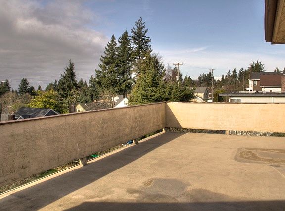 4th image of 11011 Greenwood Ave N APT 13
