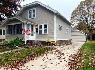 1036 N 13th St, Manitowoc, WI 54220